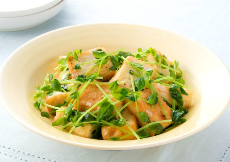 豆苗と厚揚げのにんにくマヨ炒め