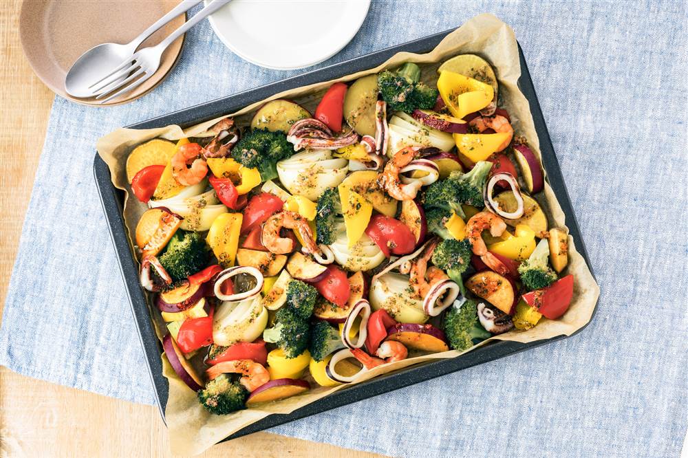 写真：魚介と彩り野菜のオーブン焼き