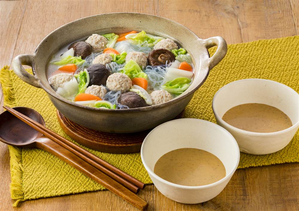 >白菜と鶏つくねと春雨の塩鍋