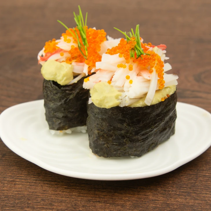 とびことアボカドソースのこぼれ軍艦