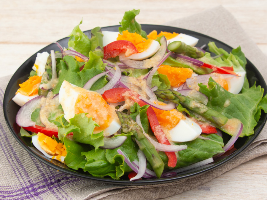 シェフズオニオンの卵たっぷりサラダ