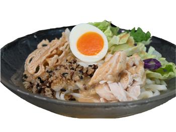 具沢山サラダうどん（焙煎胡麻風味）