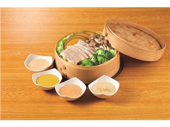 豚と野菜のせいろ蒸し 〜4種のしょうがクリーミィだれ〜