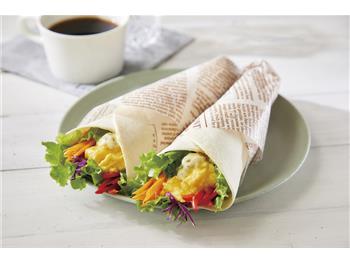 ソイスクランブルと野菜のラップサンド