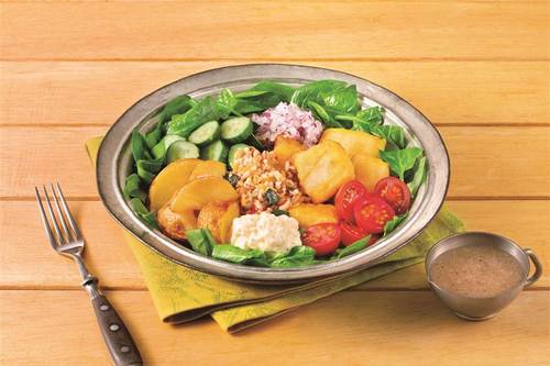 レモンタルタルのフィッシュ＆チップスサラダボウル