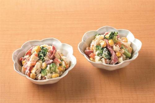 パストラミビーフとブロッコリーのコールスロー