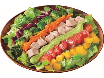 チキンとアボカドのコブサラダ