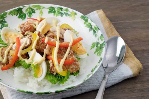 ペイザンヌサラダ仕立てのから揚げ丼